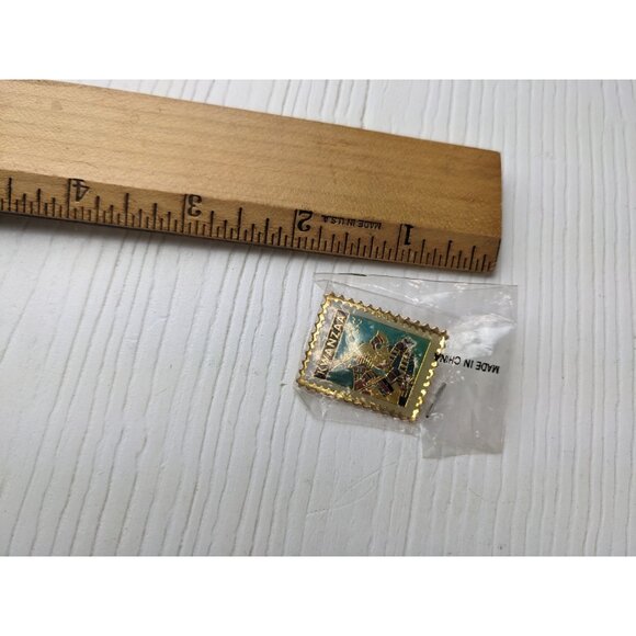 Kwanzaa USPS Lapel Pin Vintage 1997 US Holiday Celebrations 32¢ Stamp NOS - Picture 2 of 4